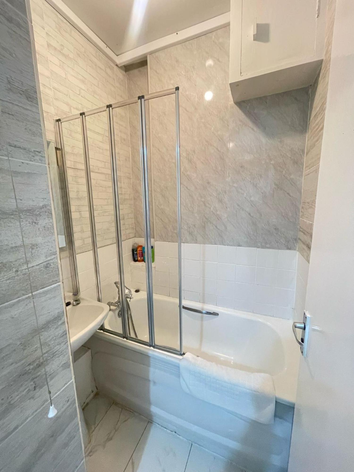 Lovely 2 Bed Flat 2 Floor Miles London Ngoại thất bức ảnh