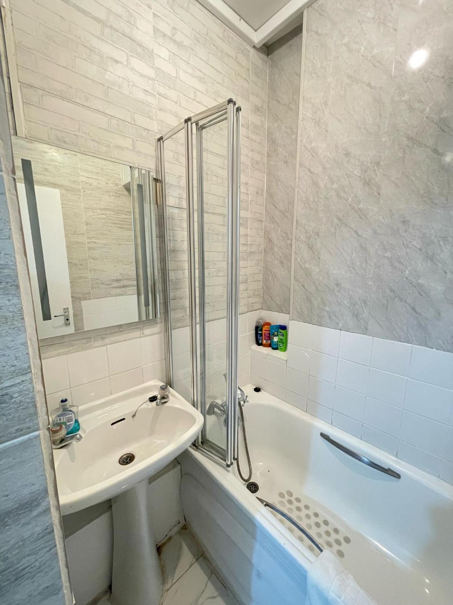 Lovely 2 Bed Flat 2 Floor Miles London Ngoại thất bức ảnh